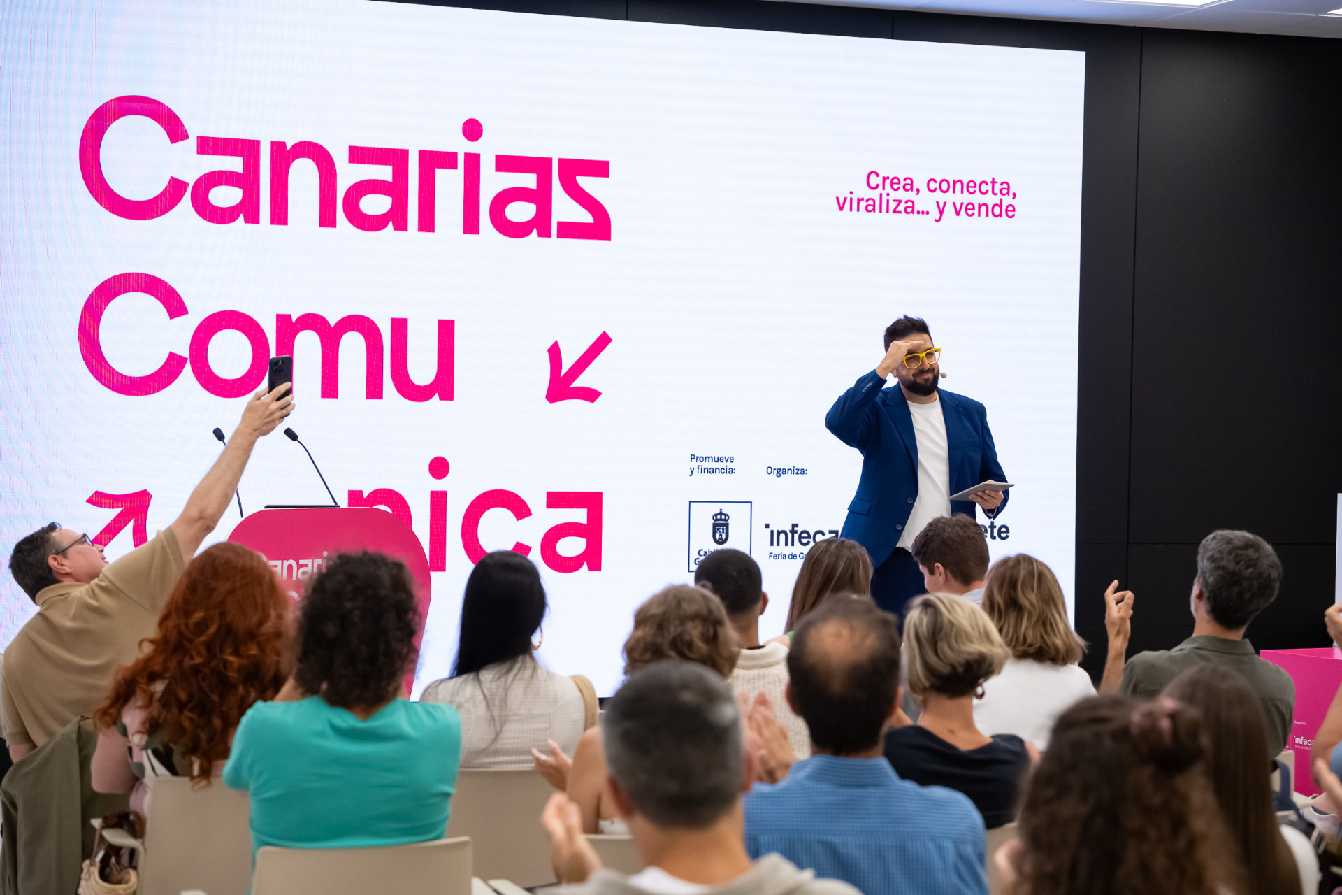 Jotaypunto en el escenario de Canarias Comunica